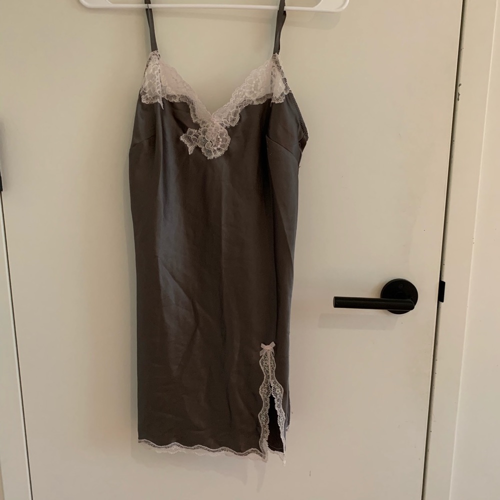 CUTE LITTLE LACE NIGHTIE /SLIP